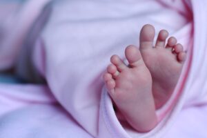 13 alertas para evitar o sufocamento de bebês na cama