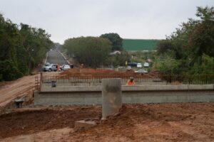 Asfalto e ponte na estrada Zé do Pote serão entregues em novembro