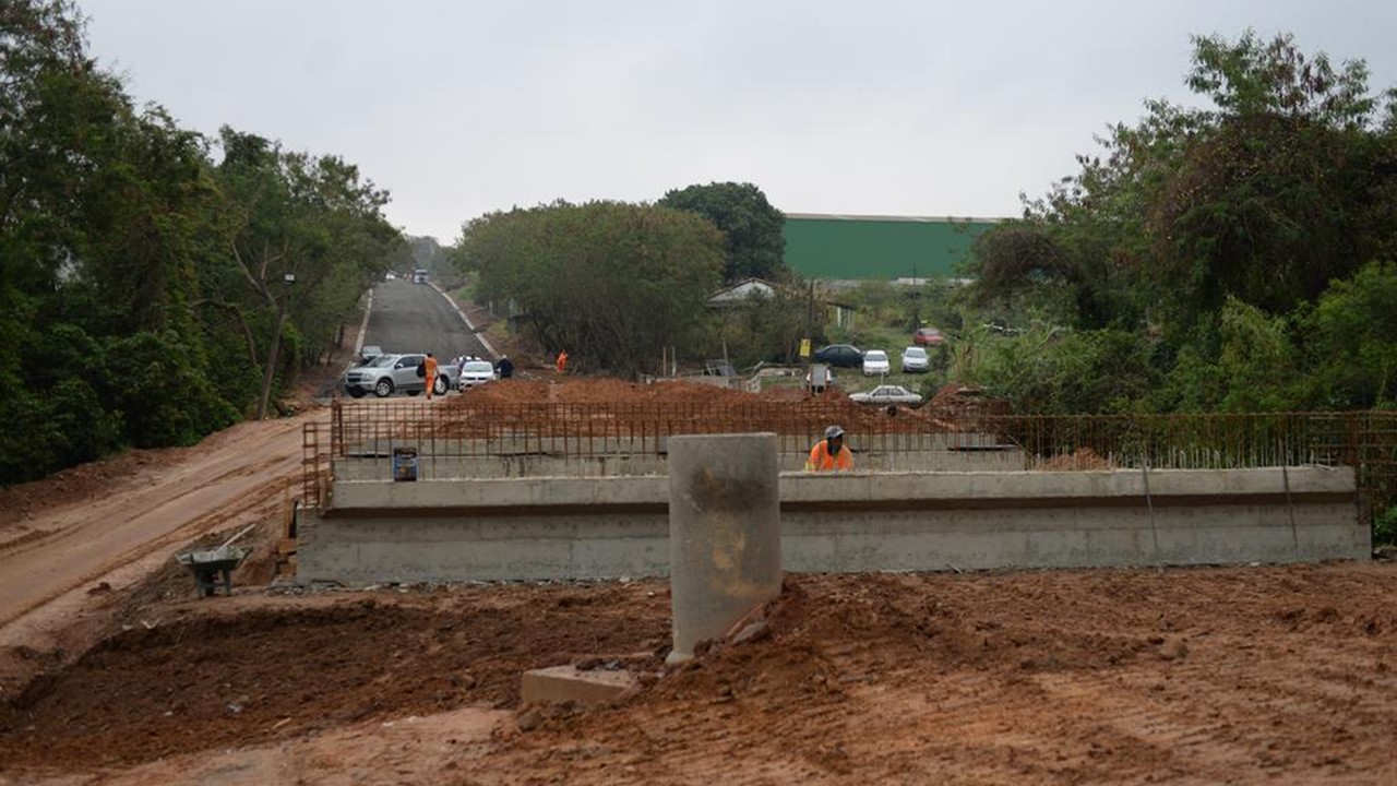 Asfalto e ponte na estrada Zé do Pote serão entregues em novembro