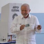 Lula vota em São Bernardo acompanhado de Alckmin e Haddad