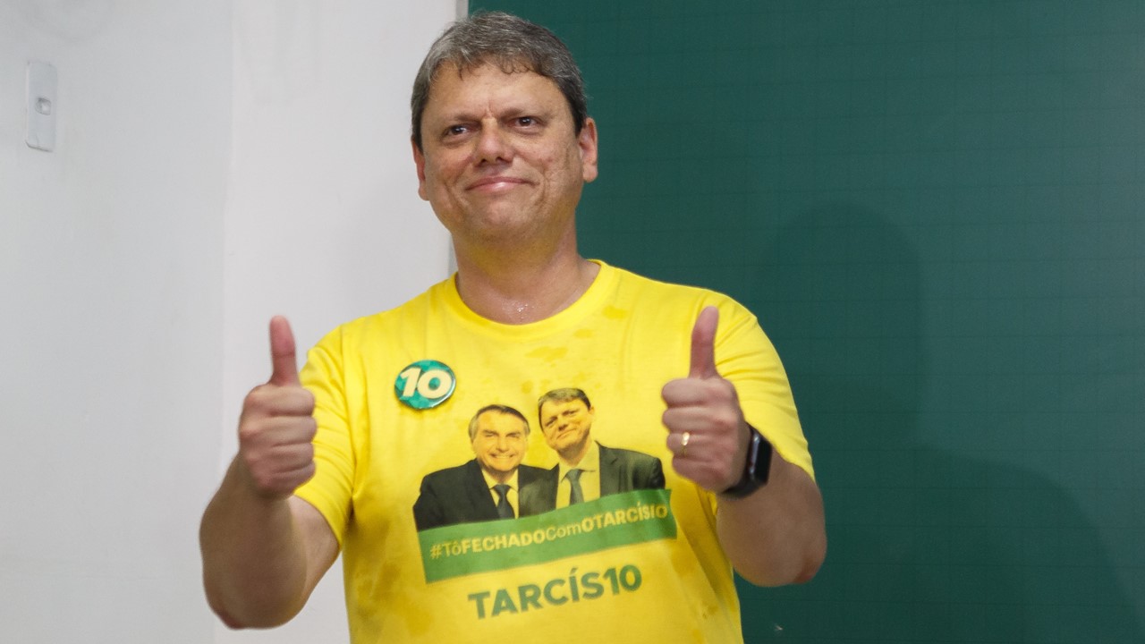 Tarcísio vota em São José dos Campos e diz ter feito campanha limpa e propositiva