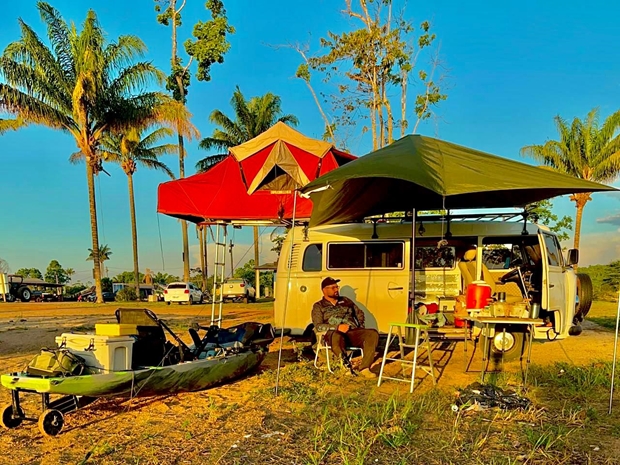 Aventureiro na sua Kombi