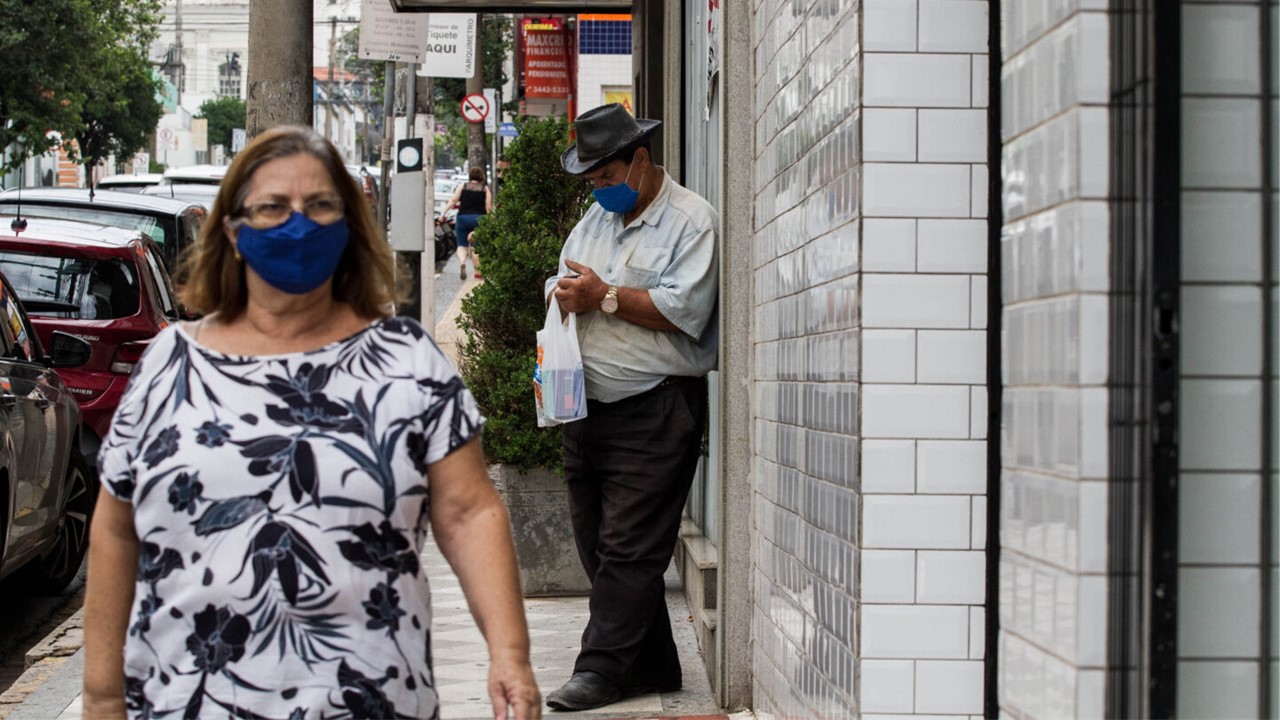 Limeira volta a recomendar uso de máscaras em locais fechados e com aglomeração