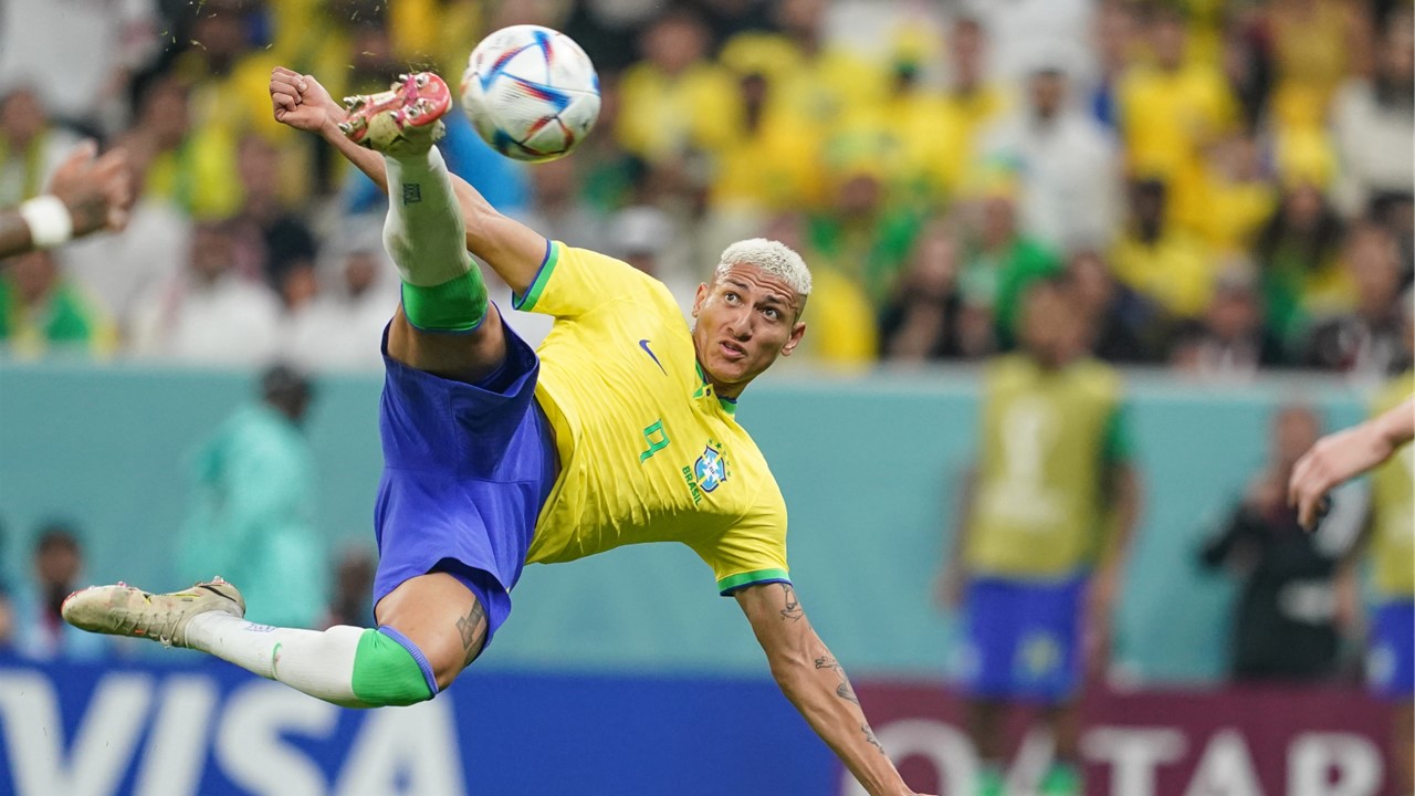 Richarlison faz golaço e Brasil estreia com vitória na Copa do Qatar