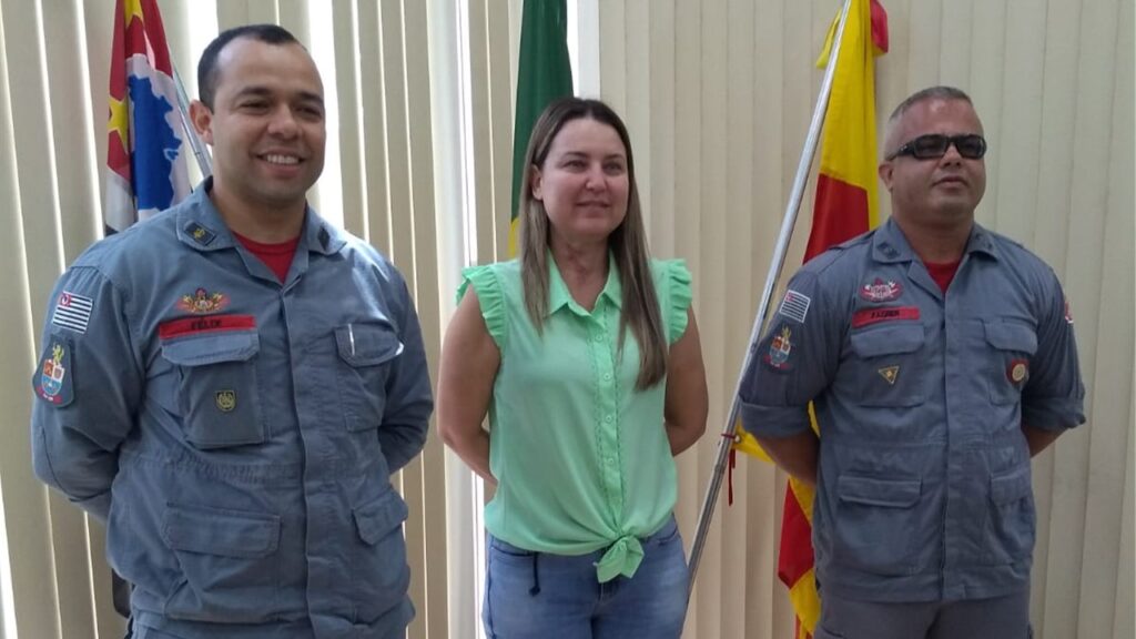 Prefeita de Iracemápolis recebe equipe do Corpo de Bombeiros