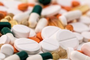 5 Maneiras de Economizar na Compra de Remédios medicamentos baratos economia remédios medicamentos economia farmácias