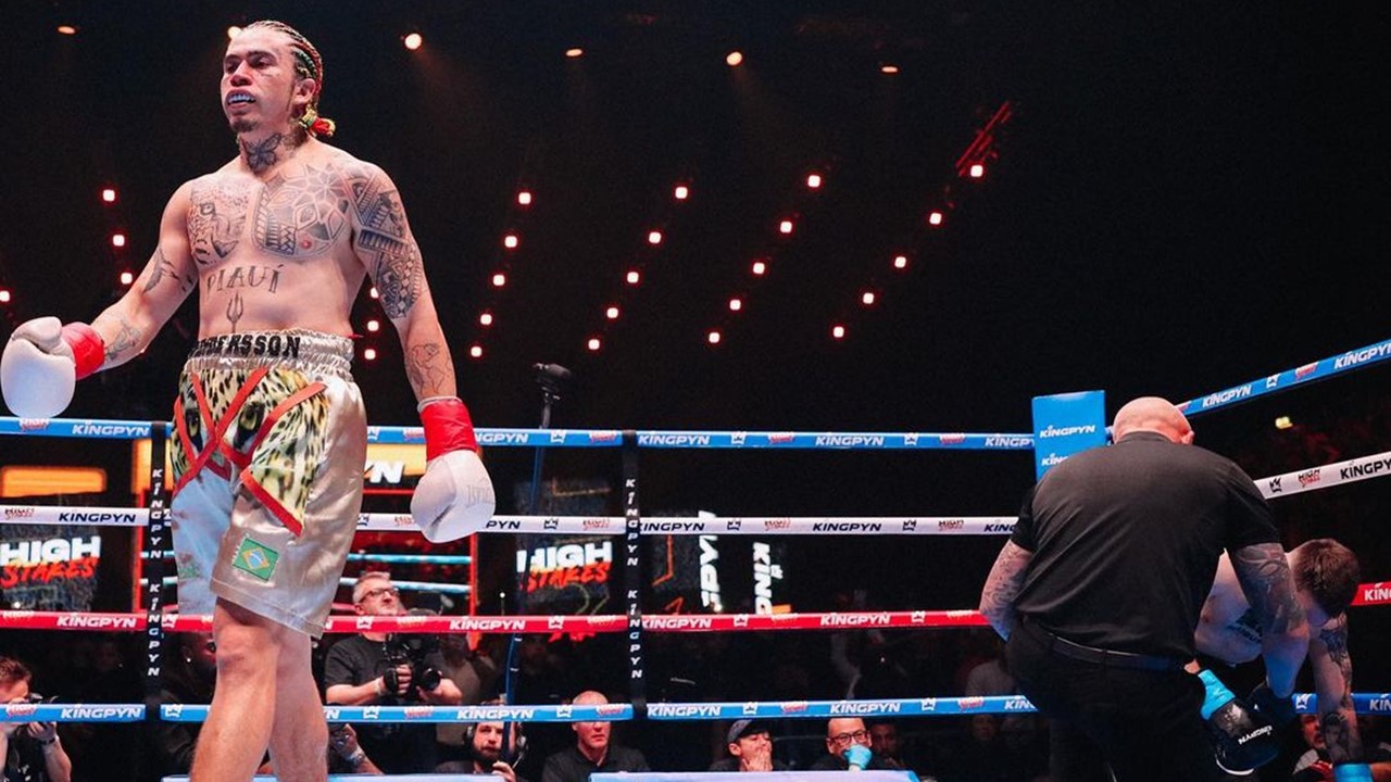 Whindersson Nunes derrota rapper polonês em luta de boxe