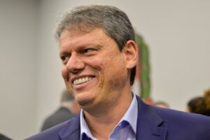 Governo de SP propõe salário mínimo regional de R$ 1.550 o governador de São Paulo Tarcísio de Freitas
