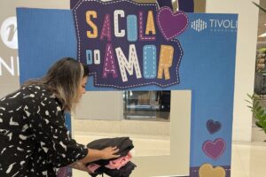 Sacola do Amor aquecendo vidas na campanha do agasalho do Tivoli Shopping