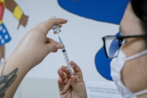 Piracicaba disponibiliza vacina bivalente para todos acima de 12 anos