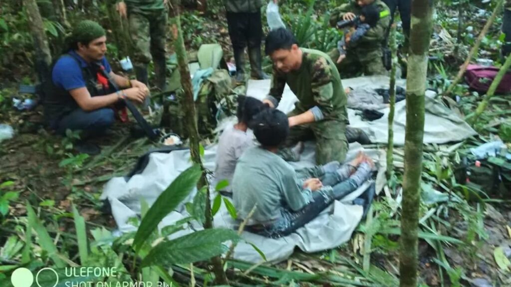 Crianças são encontradas vivas na selva 40 dias após queda de avião na Colômbia