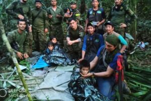 Crianças sobrevivem 40 dias após queda de avião na Colômbia