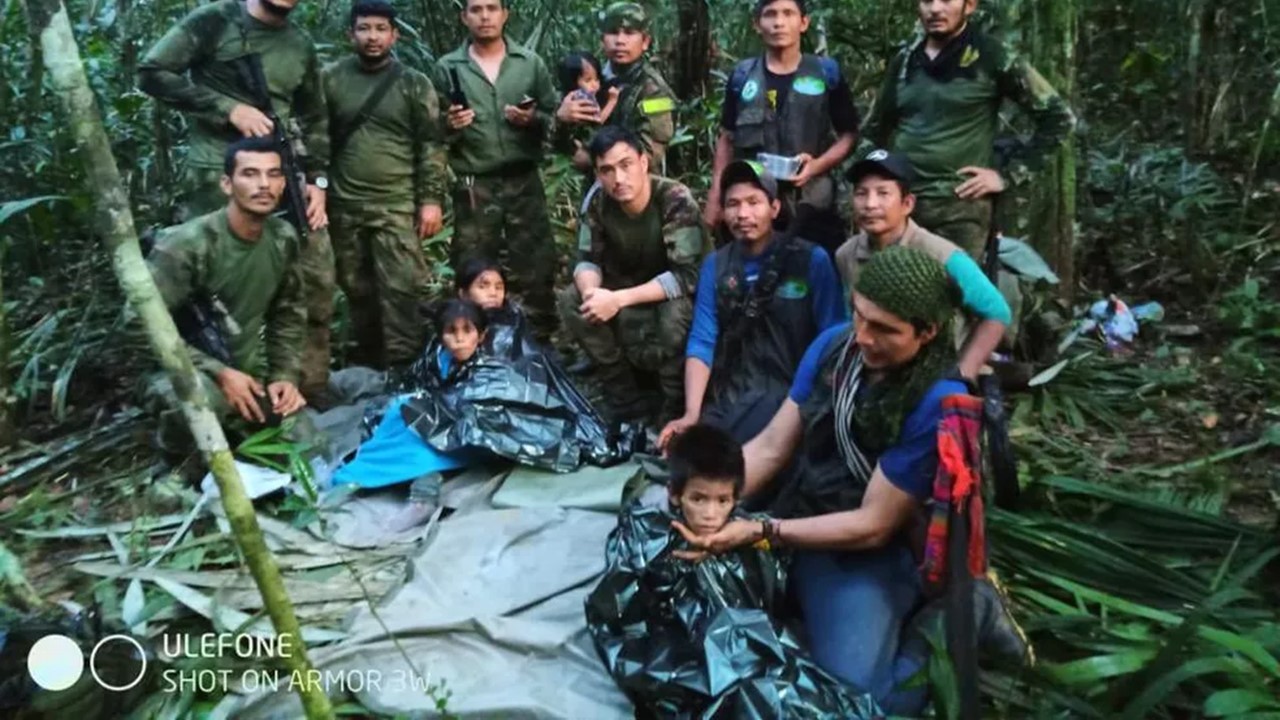Crianças sobrevivem 40 dias após queda de avião na Colômbia