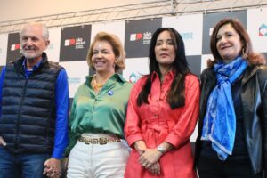 Limeira reúne 27 municípios em Encontro de Dirigentes de Fundos Sociais Roberta Botion, primeira-dama e presidente do Fundo Social de Limeira, desempenha papel central na recepção e coordenação do evento