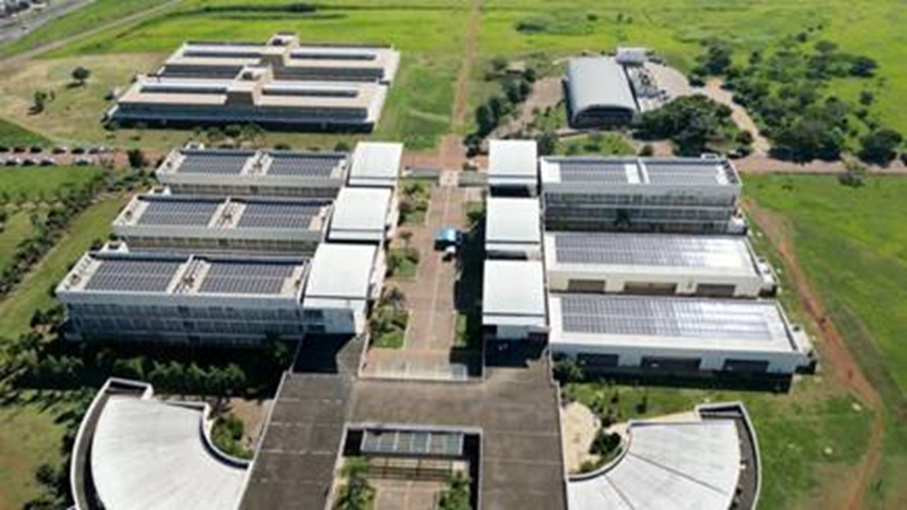 Neoenergia inaugura sistema solar no campus da Unicamp de Limeira Sistema fotovoltaico instalado no campus da Unicamp, em Limeira (SP)