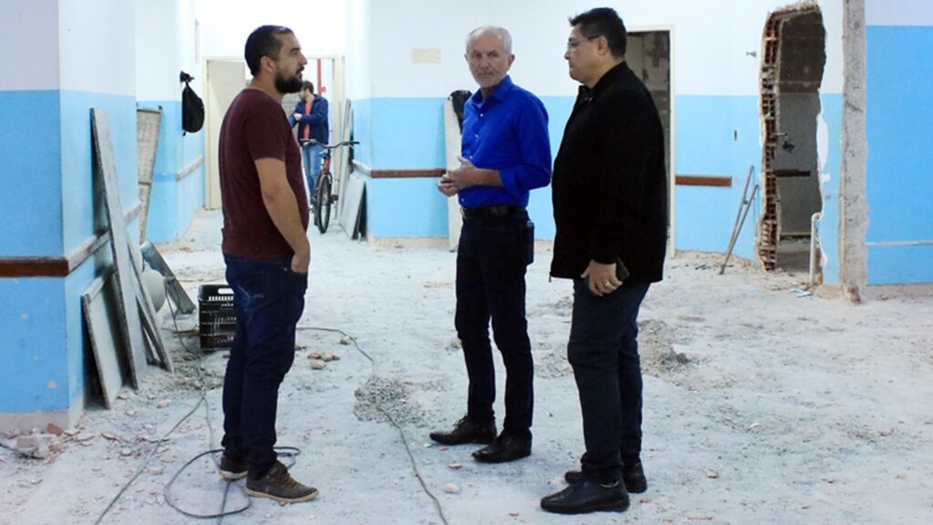 Prefeito Mario Botion visita reforma de prédio que vai abrigar o CAPS 3