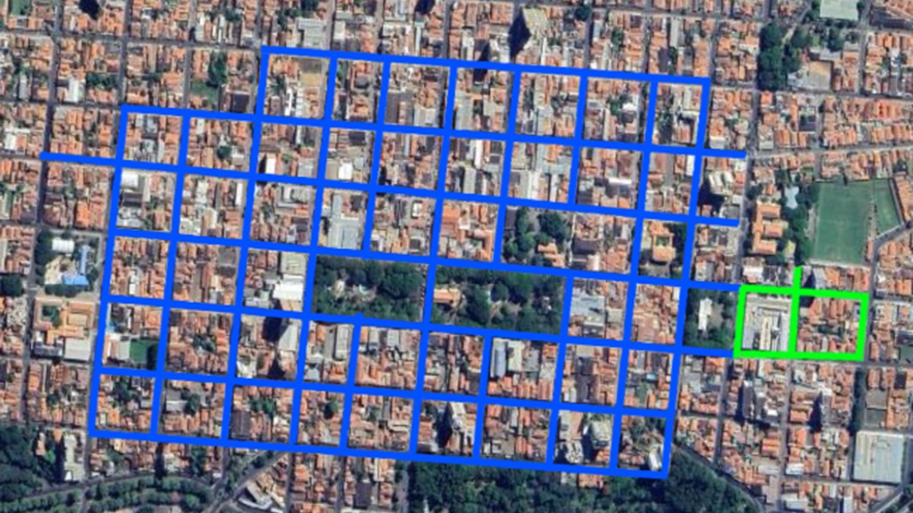 Zona Azul de Araras: confira as ruas que fazem parte do estacionamento rotativo Ao todo, são 47 quarteirões e 20 vias que oferecem 2.870 vagas; motos e veículos com idosos e deficientes estão isentos desde que estacionados nas vagas reservadas.
