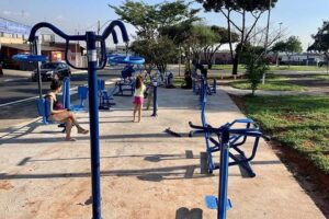Academias ao ar livre: Americana amplia opções de esporte e lazer Três bairros recebem instalação de novos espaços fitness em praças públicas
