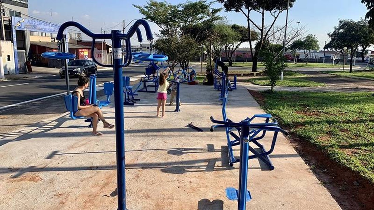 Academias ao ar livre: Americana amplia opções de esporte e lazer Três bairros recebem instalação de novos espaços fitness em praças públicas