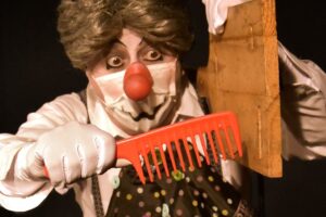 Circo dos Objetos faz apresentações gratuitas no Teatro Dr. Losso Netto