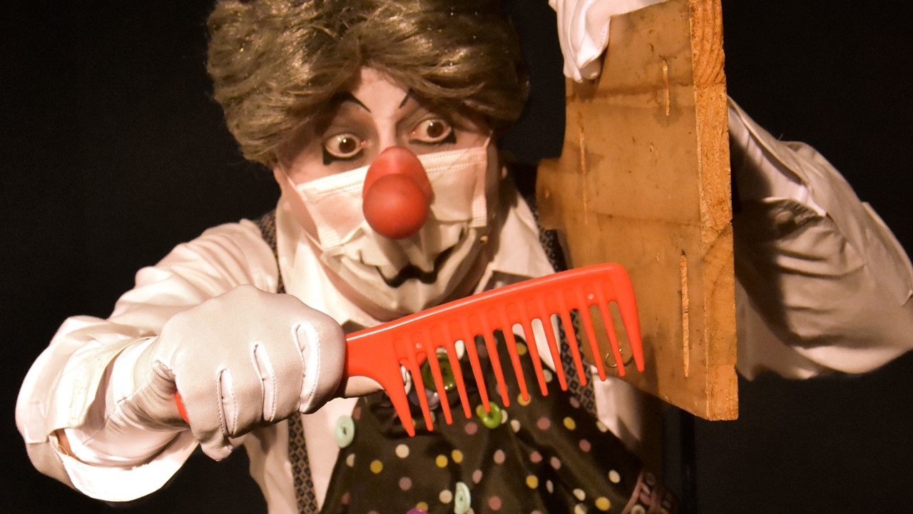 Circo dos Objetos faz apresentações gratuitas no Teatro Dr. Losso Netto