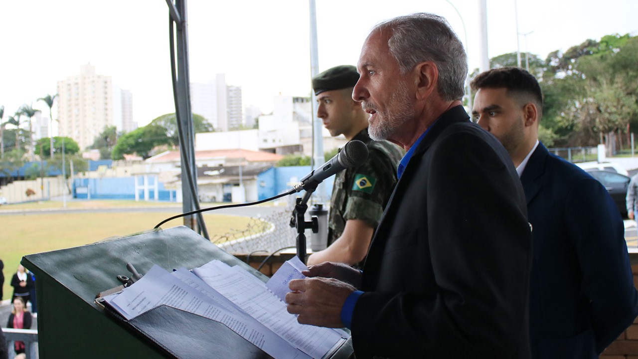 Prefeito Mario Botion celebra o Dia do Soldado em Limeira Prefeito de Limeira prestigia solenidade e ressalta a importância do Tiro de Guerra na formação de cidadãos
