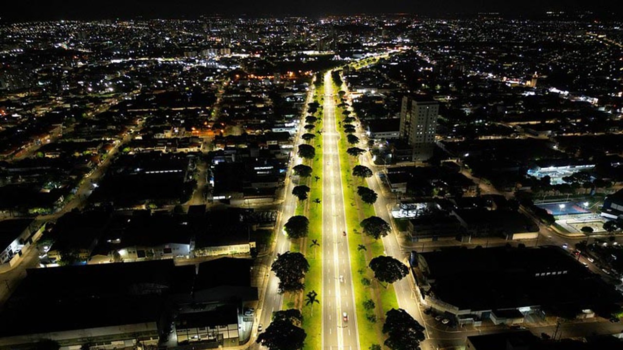 Americana se torna pioneira em São Paulo com 100% de iluminação LED nas ruas Prefeitura finaliza instalação de lâmpadas de LED em 100% das ruas e avenidas de Americana