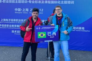 Limeirense leva ouro pelo Brasil em competição de Tecnologia Optoeletrônica na China