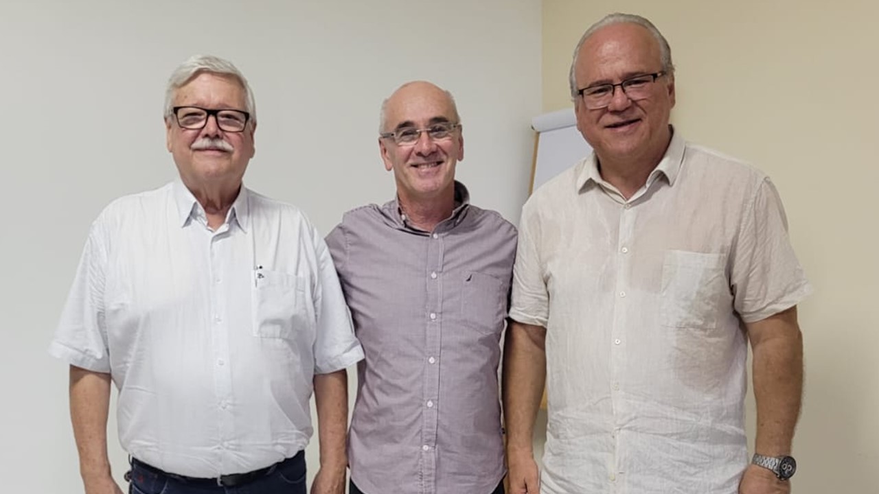 Marcos Bozza conclui mandato e Wilson Rocha é o novo provedor da Santa Casa de Limeira Da esquerda para direita, José Mario Bozza Gazetta (vice-provedor), Marcos Bozza e Wilson Rocha (provedor)