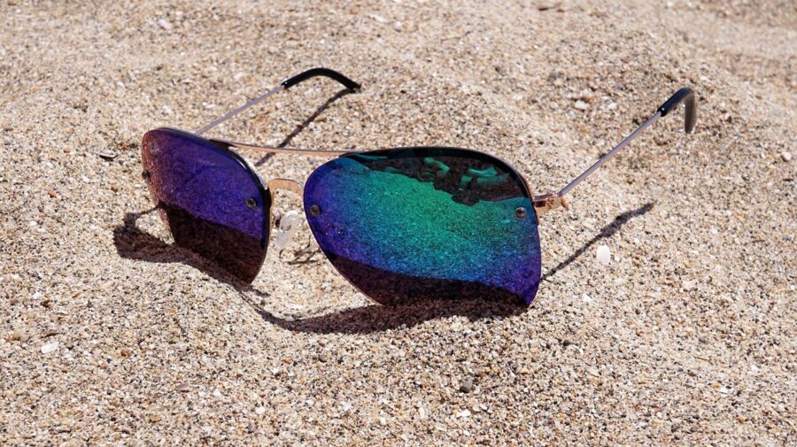 Óculos de sol são indispensáveis para a saúde dos olhos no verão