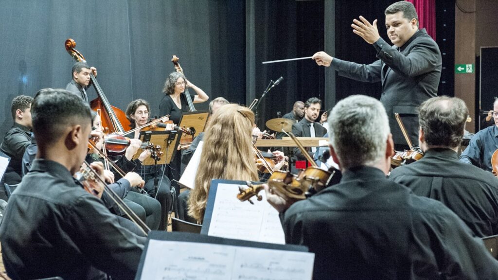 Maestro Anderson de Oliveira será o regente da Orquestra Filarmônica Jovens Músicos - Foto: Juarez Godoy