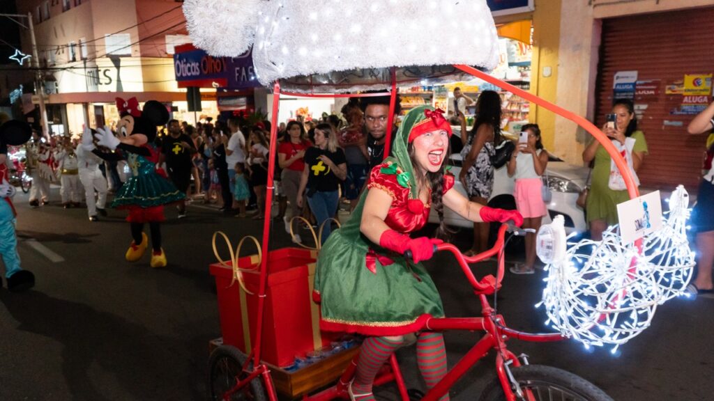 Parada Mágica de Natal de Sumaré reúne 9 mil pessoas