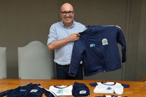 Kits de uniformes já estão garantidos para alunos da rede municipal de Campinas Prefeito Dário Saadi mostra uniformes adquiridos