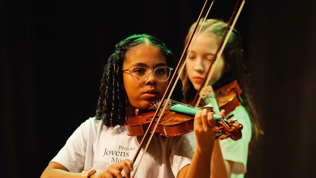 Academia Jovens Músicos oferece aulas individuais e em grupo