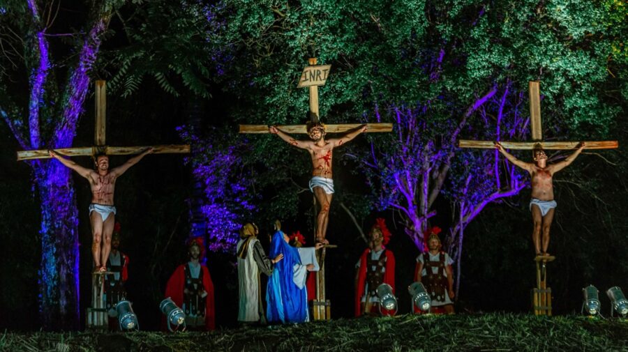 crucificação de Cristo na Paixão de Cristo de Piracicaba no Engenho Central